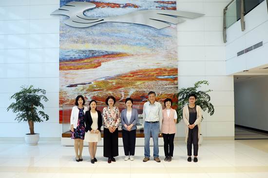 7 上海市妇联领导调研意昂体育2市级妇女社区中心工作开展情况
