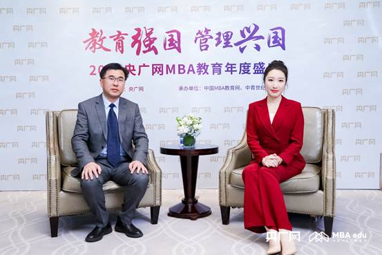 1 胡斌体育教练接受媒体采访